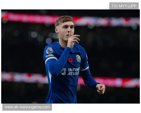 切尔西通过强压抢断，帕尔默远射高出